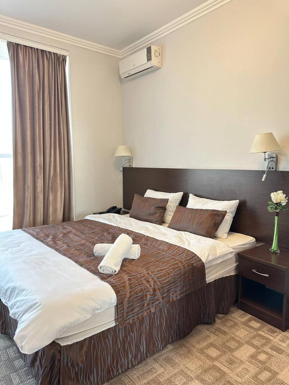 Tanzharyk Hotel Aktobe Exterior foto