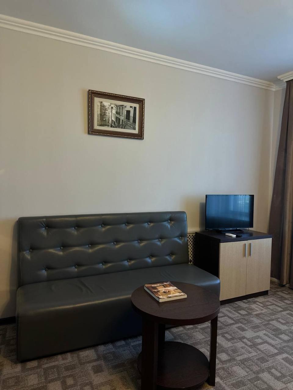 Tanzharyk Hotel Aktobe Exterior foto