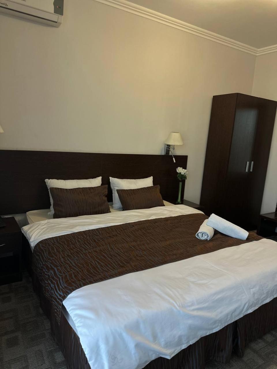 Tanzharyk Hotel Aktobe Exterior foto