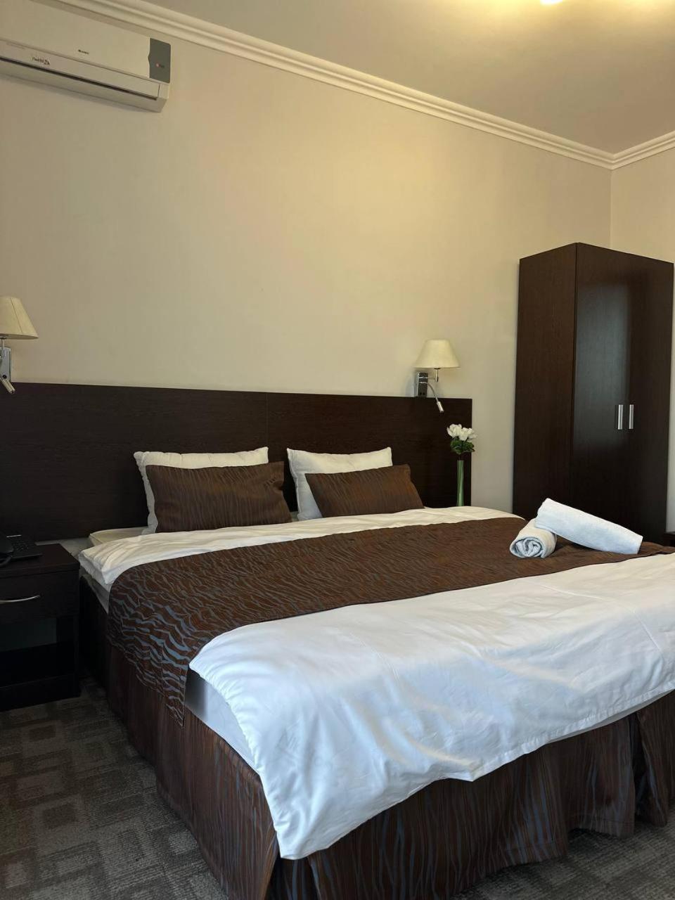 Tanzharyk Hotel Aktobe Exterior foto