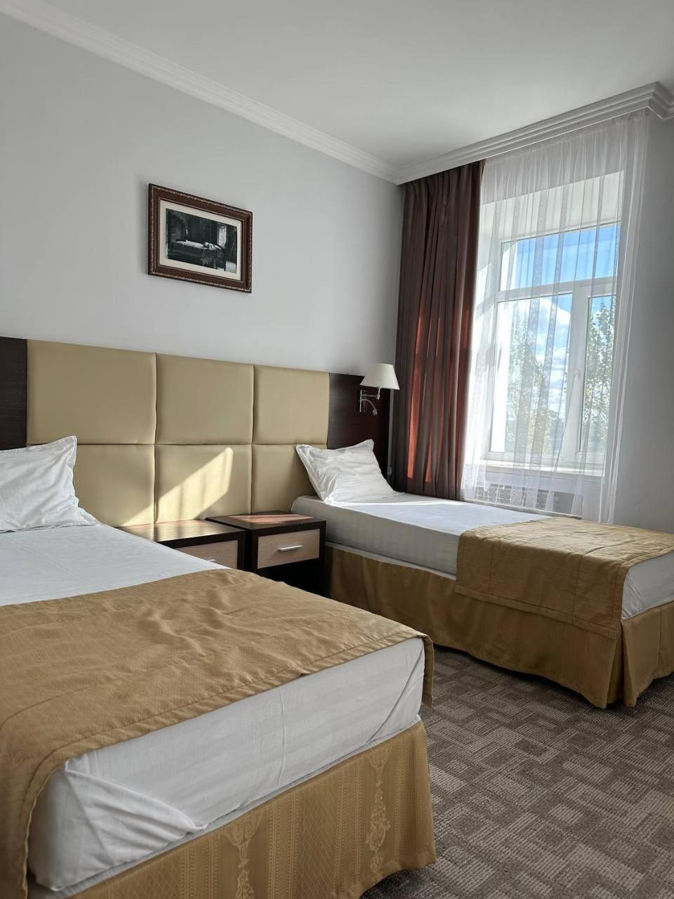 Tanzharyk Hotel Aktobe Exterior foto
